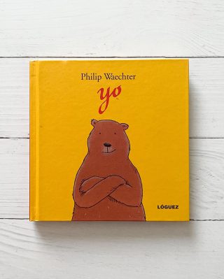 📚 Yo 💛
Un oso muy humano que deambula por la vida confiado, con una actitud positiva, seguro de sí mismo…Pero, para ser feliz, también el oso necesita un amigo.

Un libro que nos llena de mimos, que nos ayuda a disfrutar de lo que somos y a buscar cobijo en los demás…. Yo transmite entusiasmo por la vida y nos recuerda lo estupendo que es estar aquí.”
 

✍️Autor e ilustrador:Philip Weachter
📚 Editorial Loguez Ediciones
📖 40 páginas.

Disponible en www.buencrecer.cl o envíame un MD si te quieres  agregarlo a tu biblioteca. 

.

#buencrecer #amistad #autoestima 
#literaturainfantil